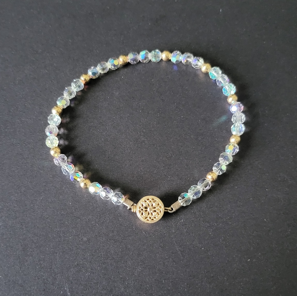 Vintage clear crystals beads bracelet.